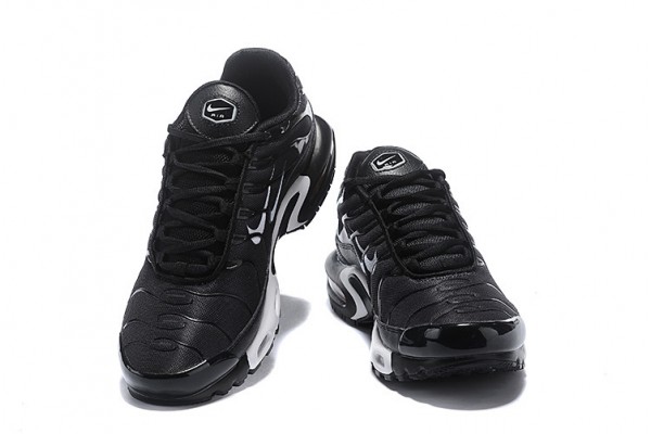 Cheap Mens Air Max Plus Tn Black and White Sneakers