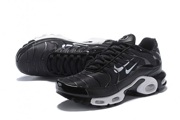 Cheap Mens Air Max Plus Tn Black and White Sneakers